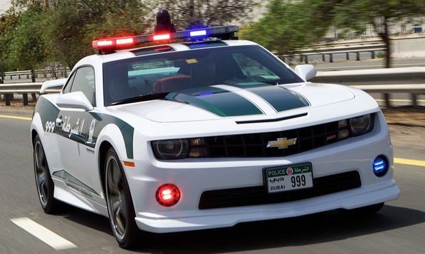 В Дубае пьяная россиянка укусила полицейского и повредила служебный автомобиль