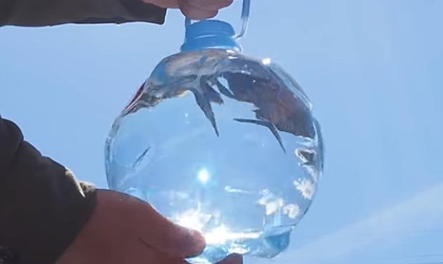 Выпущенная к ЧМ-2018 бутылка воды в форме мяча оказалась пожароопасной