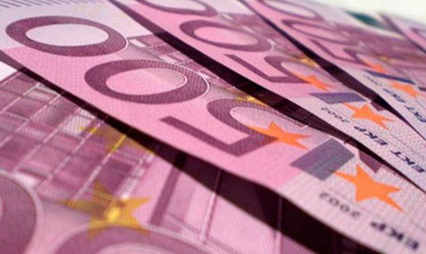 Курс евро на торгах преодолел отметку в 71 рубль