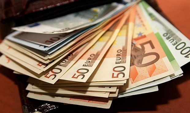 Биржевой курс евро упал ниже отметки в 70 рублей