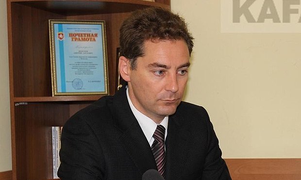 Главу Феодосии и его зама задержали по подозрению в вымогательстве