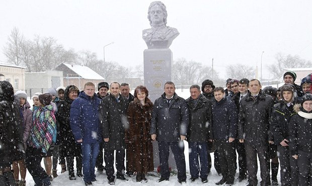 В старинном казачьем селе в Саратовской области открыли памятник Петру Первому