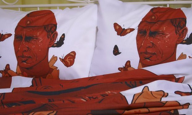 В российских магазинах появилось постельное белье с Владимиром Путиным 