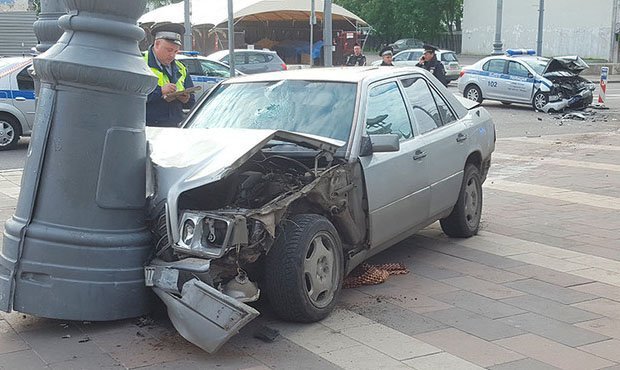 В Москве погоня за нарушителем ПДД обернулась аварией с участием трех машин