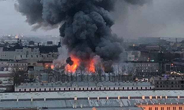 Причиной крупного пожара в петербургском гипермаркете «Лента» стала горючая жидкость