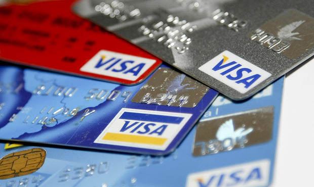 Российские банки стали продлевать сроки действия карт Visa и Mastercard
