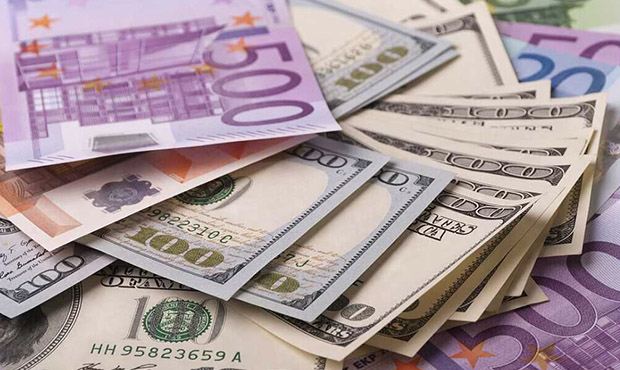 ЦБ назвал недопустимым введение банками комиссии за хранение валюты на счетах