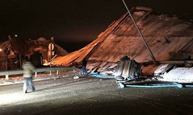 В Оренбурге под тяжестью самосвала рухнул автомобильный мост