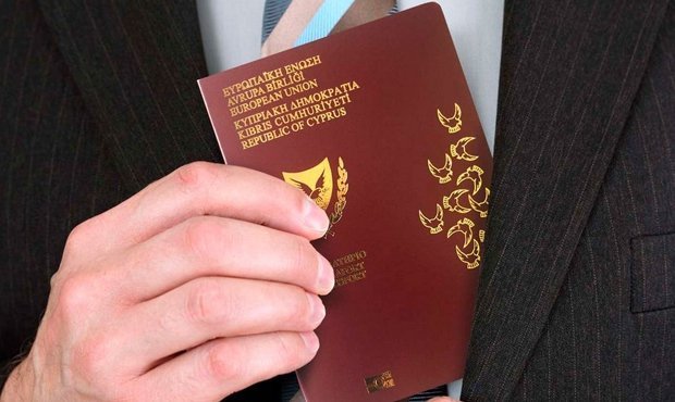 Россияне из-за карантинных ограничений стали массово интересоваться «золотыми паспортами»