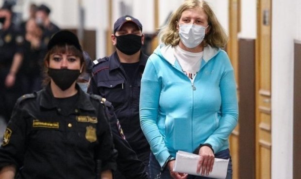 Полиция задержала адвокатов и семью находящегося в розыске фигуранта дела о суррогатных детях