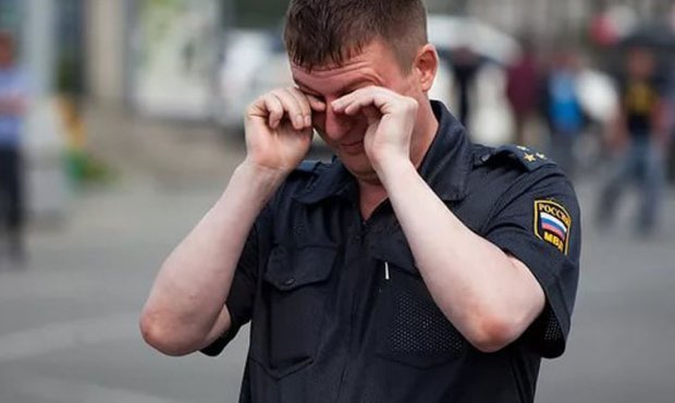 Полицейский из Новосибирска через суд требует 50 тыс рублей от оскорбившего его активиста