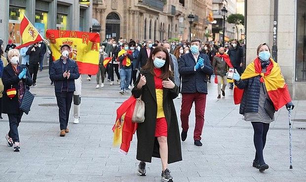 Испания разрешила въезд в страну привитым от коронавируса туристам