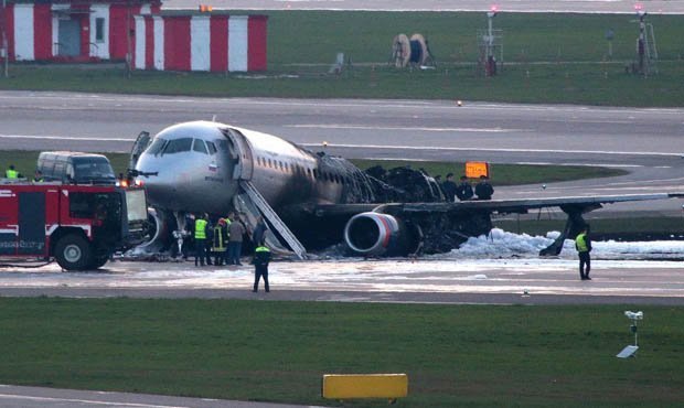 СКР возложил вину за гибель людей при пожаре в самолете SSJ100 на первого пилота