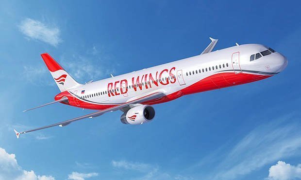 В аэропорту Тивата у самолета Red Wings при посадке задымились шасси