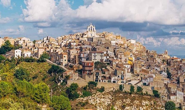 Власти сицилийского города выставили на продажу дома по цене 1 евро
