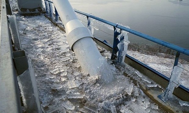 Движение между Владивостоком и островом Русский из-за обледенения моста наладят с помощью военных кораблей