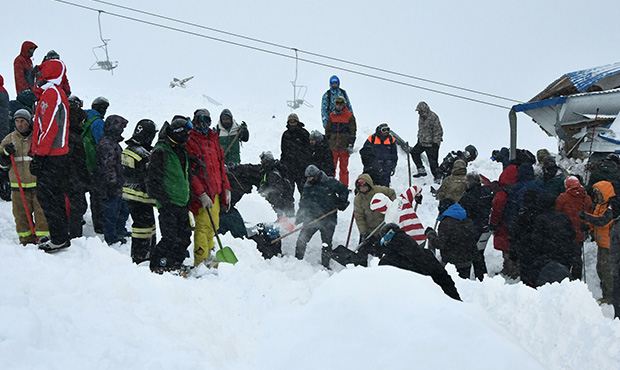 В результате схода лавины в КЧР погиб президент федерации горнолыжного спорта «Домбай»