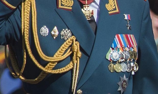 Военнослужащим запретят чрезмерно украшать парадную форму медалями и орденами
