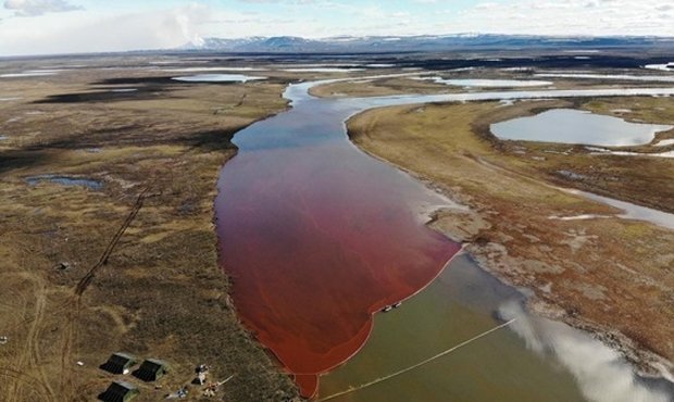 Прокуратура Норильска возбудила три дела по факту разлива топлива в устье реки Амбарная