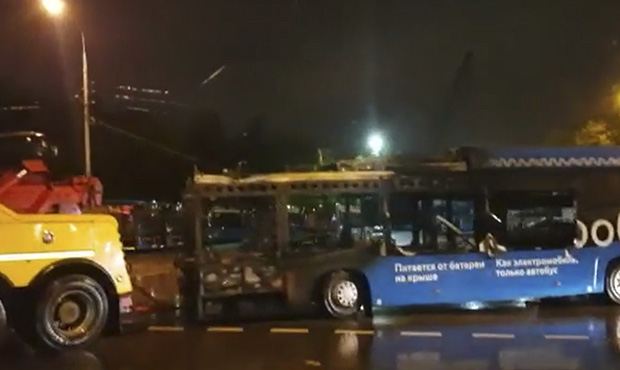 В Москве на дублере Дмитровского шоссе в ночь на 21 сентября сгорел электробус