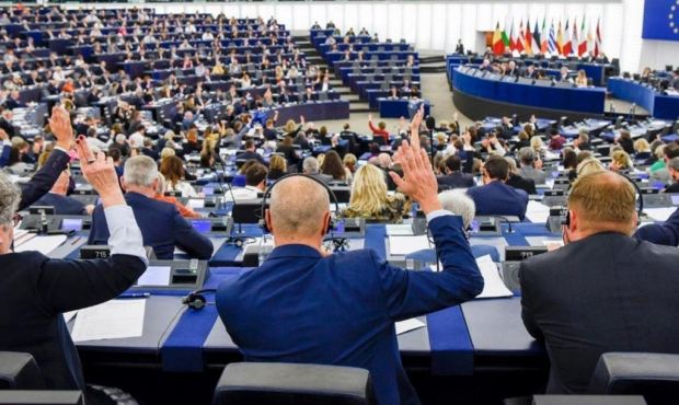 Парламент ЕС требует судить руководство России за нападение на Украину