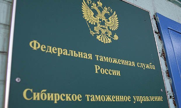 Таможенники задержали россиянку, которая пыталась вывезти золотые слитки на 5 млн рублей