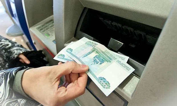 ЦБ РФ из-за коронавируса рекомендовал ограничить выдачу наличных денег в банкоматах