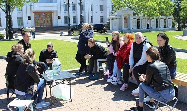 В Хабаровске сироты объявили голодовку с требованием предоставить им жилье