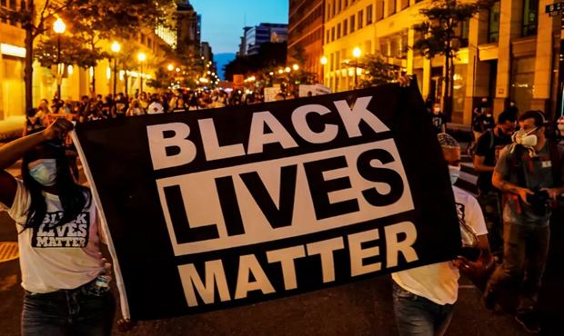 Лидеров Black Lives Matter заподозрили в покупке шикарного дома на пожертвования