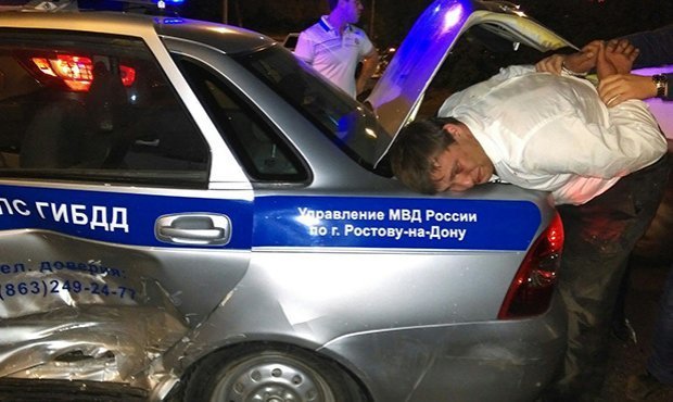 В Ростове пьяный водитель Hyundai i35 сбил трех полицейских