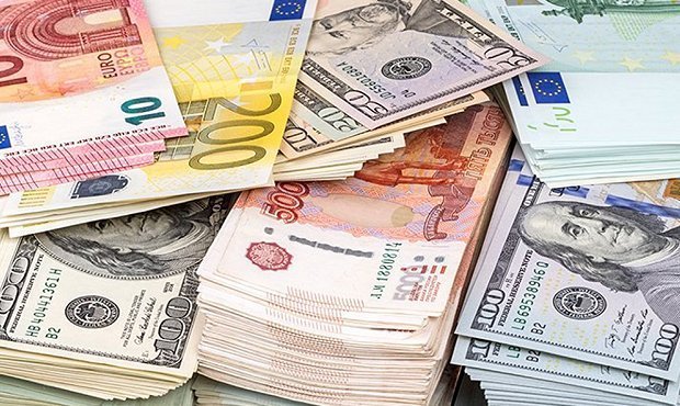 Евро в России подорожал до 84 рублей, а доллар – до 72 рублей