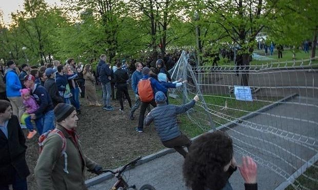 Администратора группы «Парки и скверы» оштрафовали за репост призыва «прогуляться в сквере» в Екатеринбурге