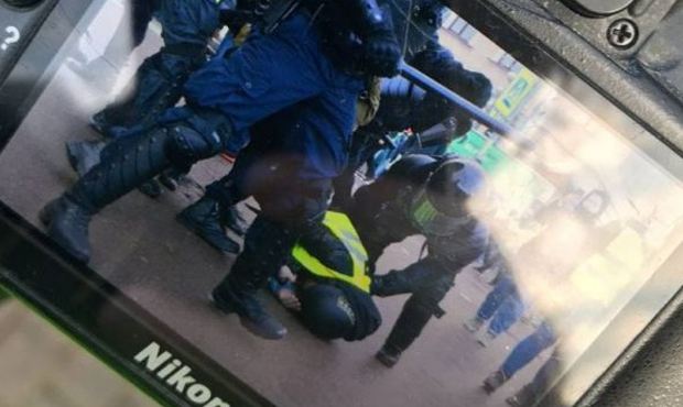 Пострадавшие во время митингов журналисты потребовали возбудить дела против силовиков