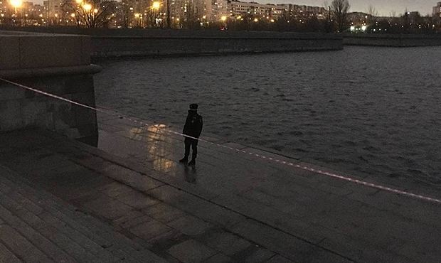 В Петербурге в реке Смоленка выловили сумку с человеческими останками