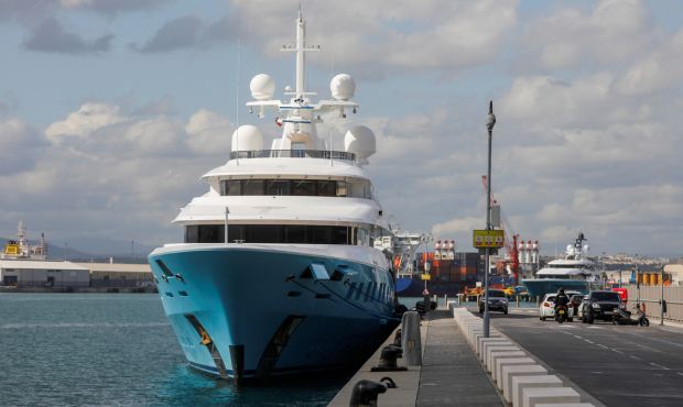 Гибралтар впервые продаст с аукциона арестованную яхту российского бизнесмена
