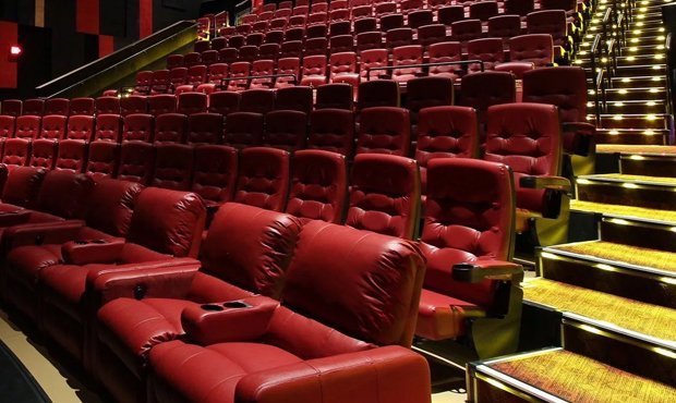 Российские кинотеатры откроются в середине июля, а театры – не раньше осени