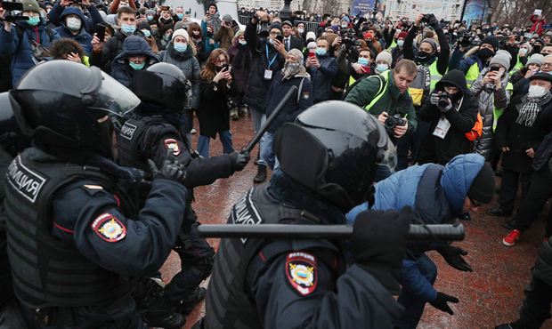 Правозащитники перечислили преступления силовиков во время протестных акций