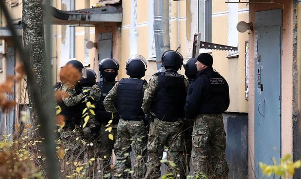 Петербуржец, захвативший в заложники шестерых детей, сдался полиции