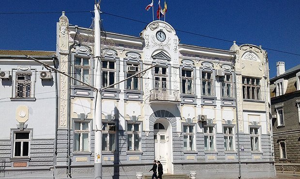 В Евпатории чиновники предоставили сироте разрушенную квартиру