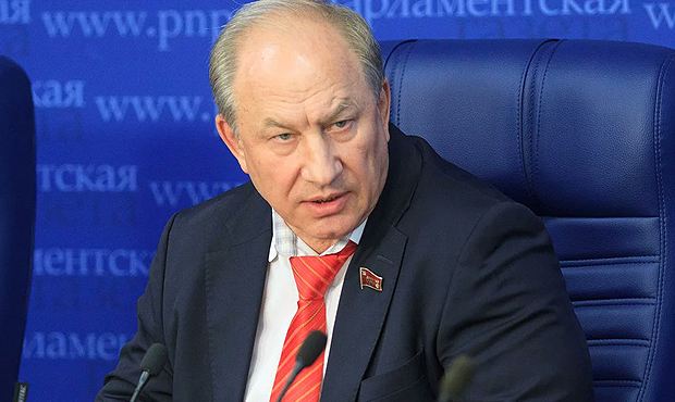 Саратовский суд на 1,5 года лишил депутата Валерия Рашкина водительских прав