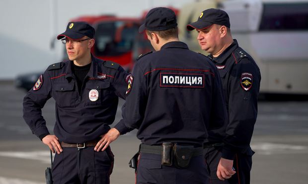 Российских полицейских будут лишать премий и отпуска из-за отказа прививаться