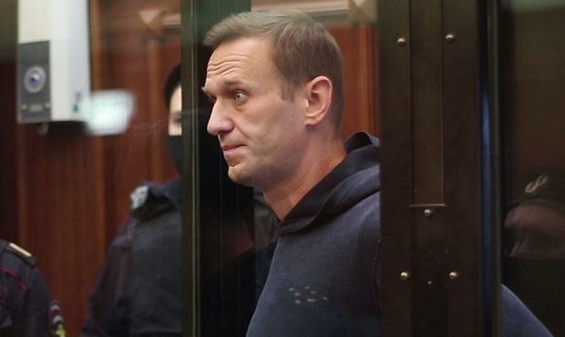 Суд изменил условный срок Алексея Навального на реальный по делу «Ив Роше»