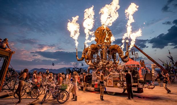 В США второй раз подряд отменили фестиваль Burning Man из-за коронавируса