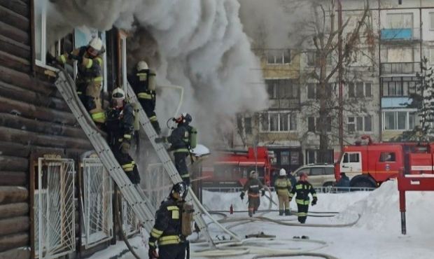 В Горно-Алтайске произошел пожар в вечерней школе. Эвакуировано более 100 человек