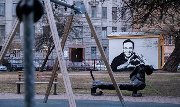 В центре Санкт-Петербурга появилось огромное граффити с Алексеем Навальным