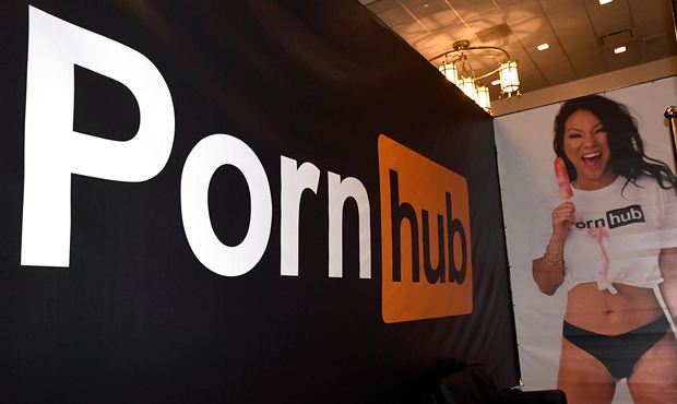 Порно на большом экране показали жителям Новосибирска