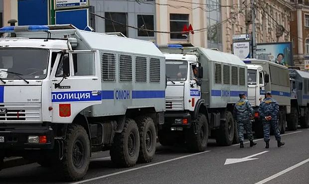 В Москве задержанных граждан будут перевозить в автозаках с туалетом и кондиционером