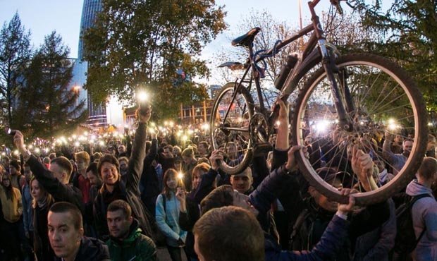 В Екатеринбурге участника акции в защиту сквера обвинили в оскорблении полицейского