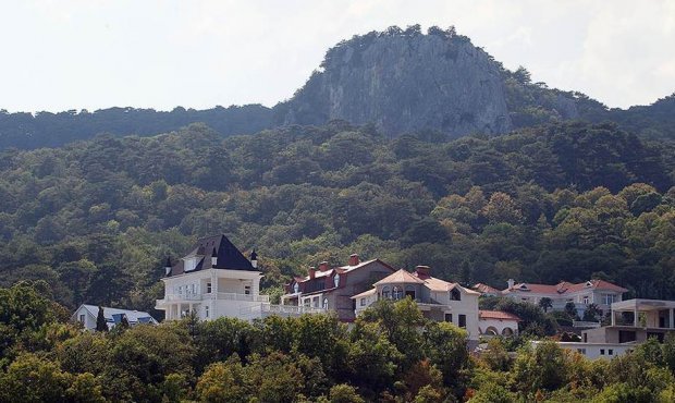 Жители крымского поселка не могут оформить дома в собственность из-за соседства с дачами Путина и Медведева