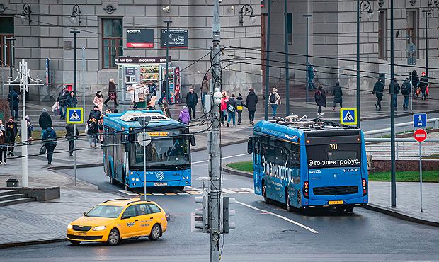 Власти Москвы предоставят многодетным отцам бесплатный проезд в общественном транспорте